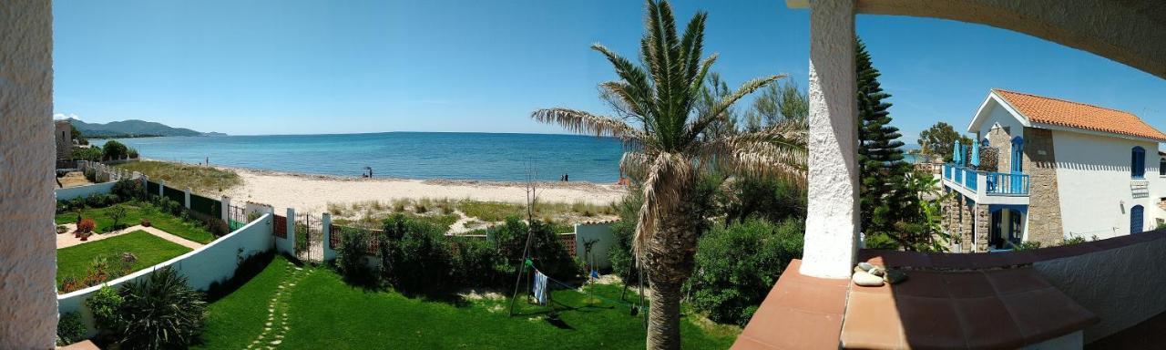 In Front Of The Beach - La Terrazza Sul Mare Флуміні-ді-Кварту Екстер'єр фото