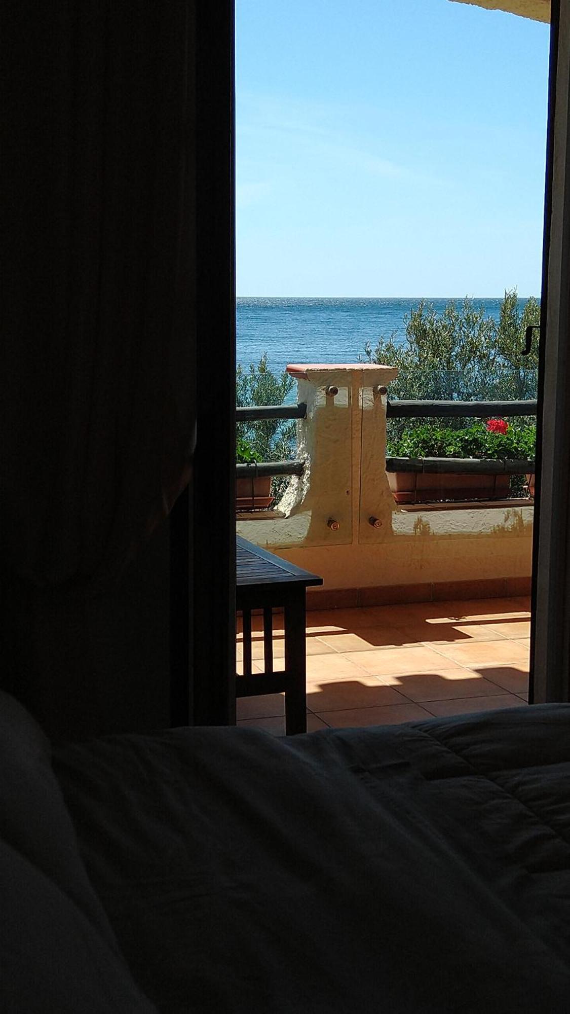 In Front Of The Beach - La Terrazza Sul Mare Флуміні-ді-Кварту Екстер'єр фото