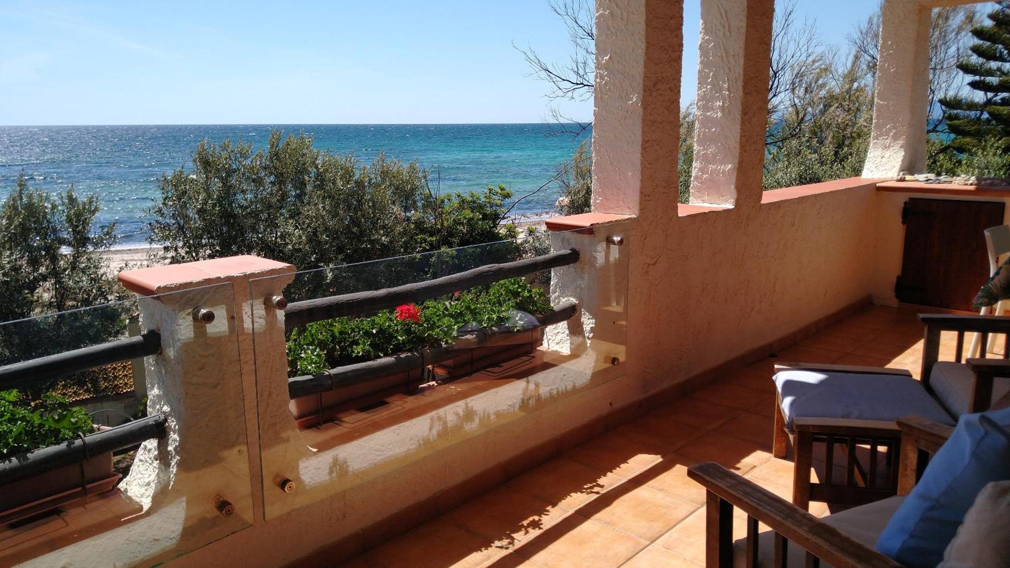In Front Of The Beach - La Terrazza Sul Mare Флуміні-ді-Кварту Екстер'єр фото