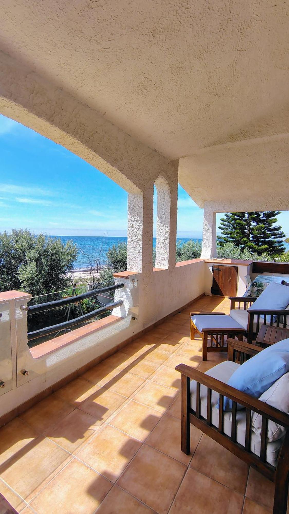In Front Of The Beach - La Terrazza Sul Mare Флуміні-ді-Кварту Екстер'єр фото